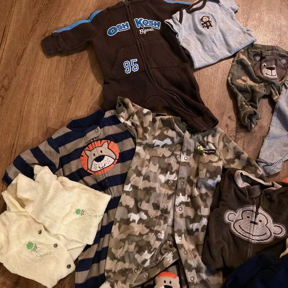 Bundle #3 boys 0-3 month clothes - Picture 2 of 5